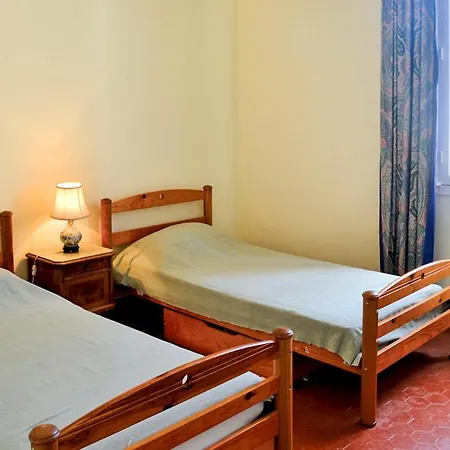 Sleeps 10 Pool Wifi * Йер